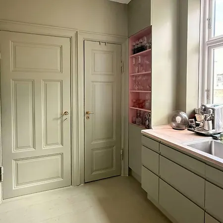Historic Flat From The 1850s In Frederiksberg *