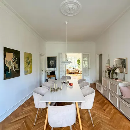 Historic Flat From The 1850s In Frederiksberg *