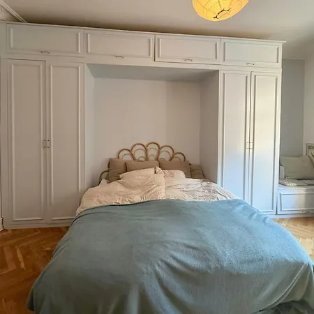 Historic Flat From The 1850s In Frederiksberg